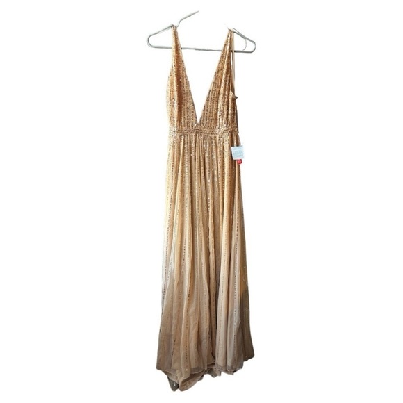 Mac Duggal Sequin Plunge Neck Gown 10700 - Picture 4 of 9